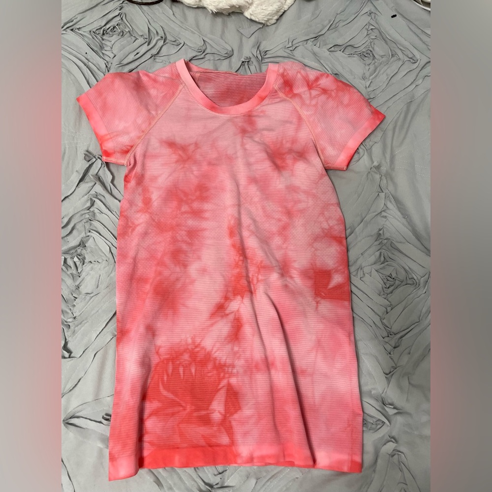 lululemon swiftly tech top. Tye dye Size 6